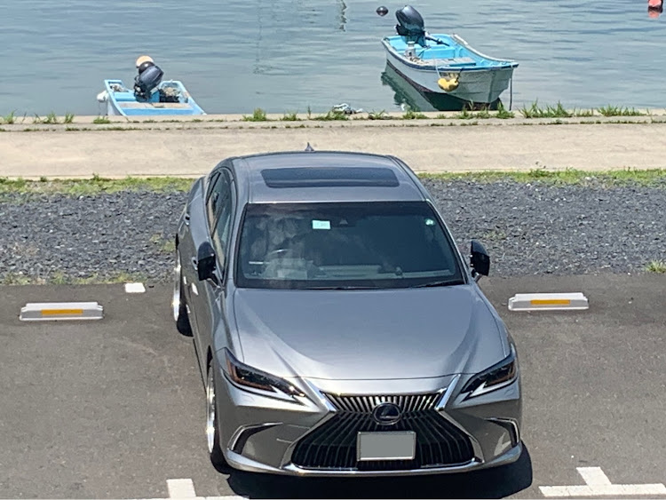 ESの上から愛車・レクサスES・ES300h・バージョンL・ソニックチタニウムに関するカスタム事例の投稿画像2枚目