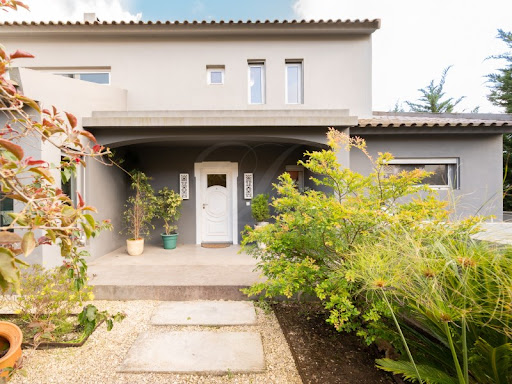 Maison avec piscine et jardin 4