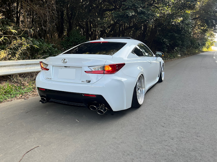 RC Fのリアスポイラー有り派？無し派？・燃費悪いところ以外最高の車・RCF・LEXUSに関するカスタム事例の投稿画像2枚目