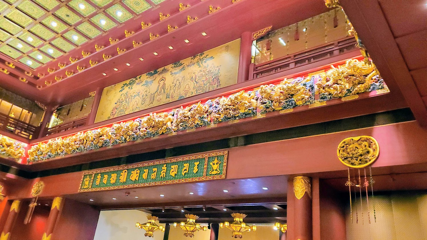 Things to do in Singapore: visit Buddha Tooth Relic Temple and Museum