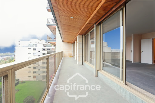 Buy this luxury property in Saint-Cloud (92210)