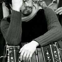 Pensieroso con il bandoneon... di 