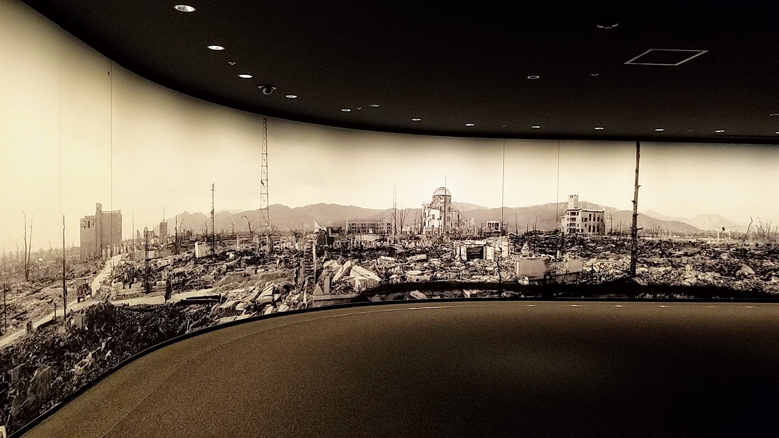 View of the Atomic Bone Dome, which was then the Hiroshima Prefectural Industry Promotion Building, after the atomic bomb detonated. Photo from the Hiroshima Peace Memorial Museum exhibit