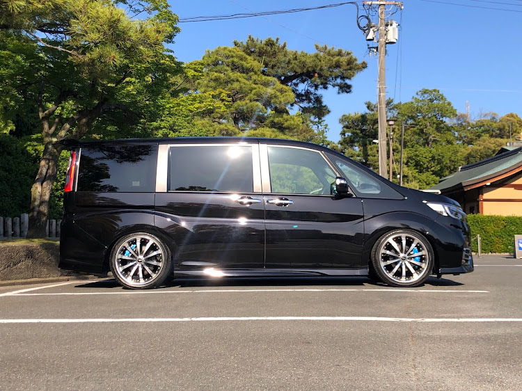 ステップワゴンのBLITZ DAMPER ZZ-R・車高調整に関するカスタム事例の投稿画像5枚目