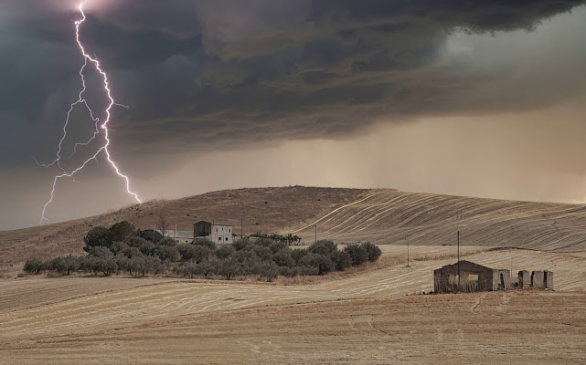 Tempesta sulla campagna siciliana di LUNA17