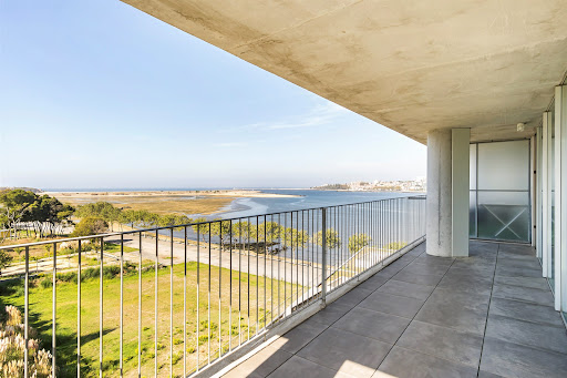 Luxury apartment / penthouse for sale in Vila Nova de Gaia (Portugal) - Balcony with sea and green view