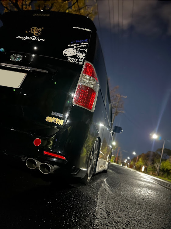 ヴォクシーのちょいシャコタン・車高調交換に関するカスタム事例の投稿画像2枚目