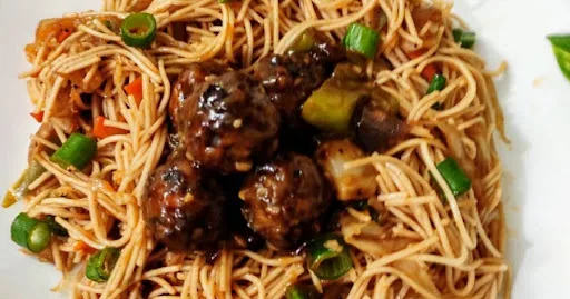 Veg Chilli Garlic Noodles With Manchurian Sauce Bowl [Serves 1]