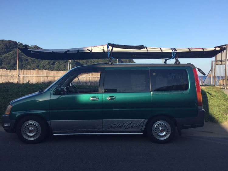 ステップワゴンのマフラー交換・カーボンボンネット・車高調取付に関するカスタム事例の投稿画像6枚目