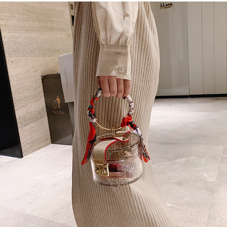 Bolsa de mão com textura e argola da moda coreana para mulheres estilosas. Leve seus pertences com elegância e praticidade no dia a dia.