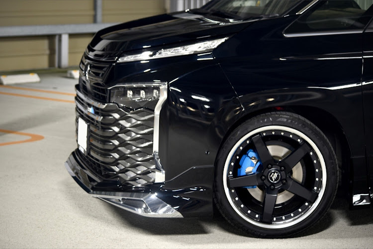 ヴォクシーのホイールショット・ZWR90W・90ヴォクシー・スニーカーと・workwheelsに関するカスタム事例の投稿画像3枚目