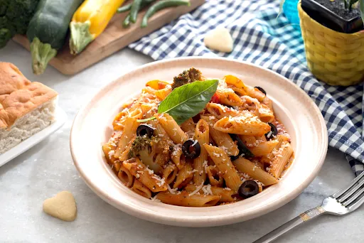 Penne Arrabbiata Con Pollo E Olive