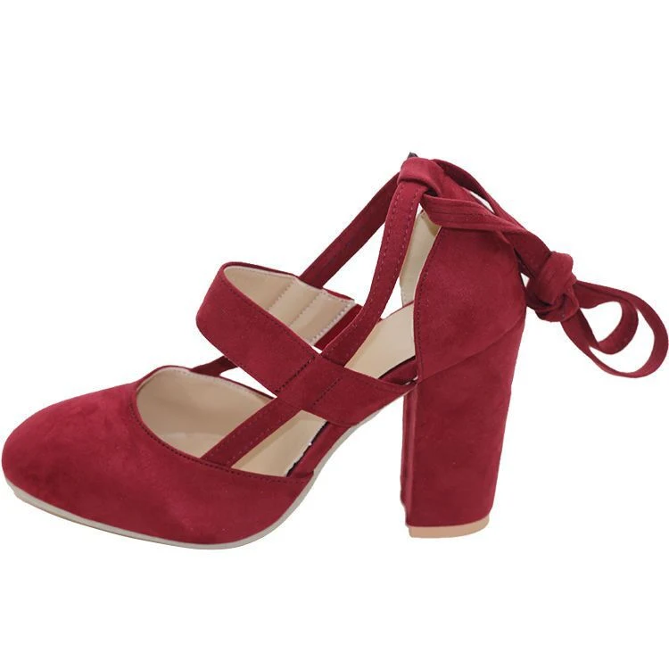 Sandalias de tacón grueso y correa tobillera de ante grueso. Elegancia y comodidad para tus pies, perfectas para cualquier ocasión especial.