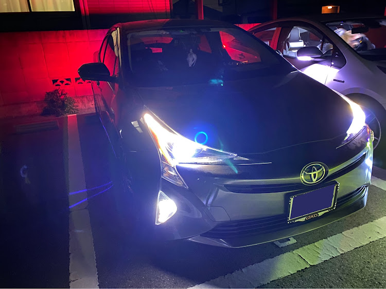 プリウスの車検に向けて・車が好きな人と繋がりたい・プリウス50前期・コラボショットに関するカスタム事例の投稿画像3枚目