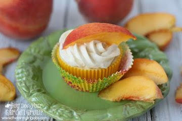 Peaches &amp; Cream Cupcakes