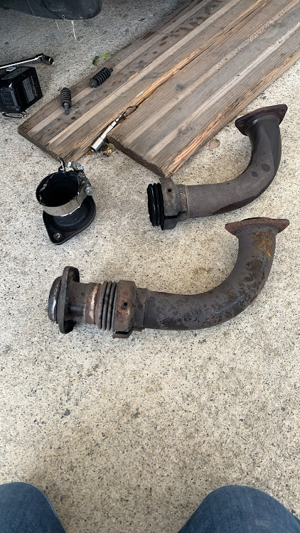 ハイエースワゴンの蛇腹パイピング割れに関するカスタム事例の投稿画像2枚目