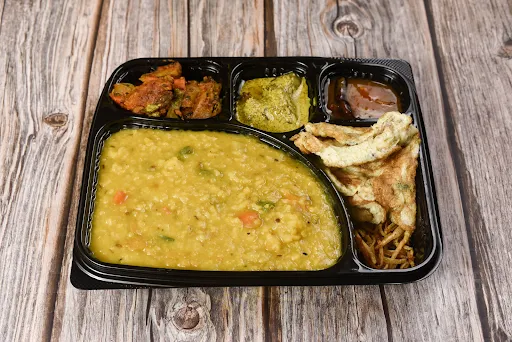 Khichdi And Omelette Platter