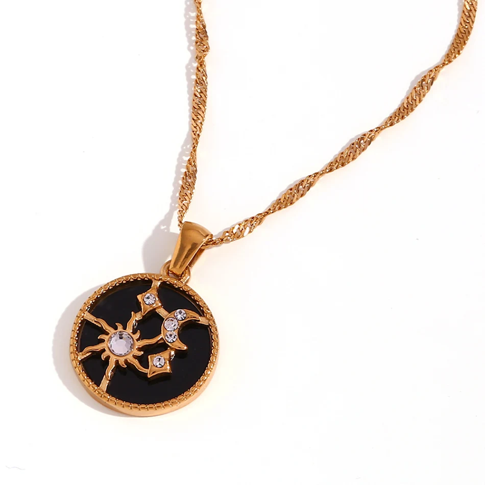 Colar com pingente de moda de luxo acessível. Adicione um toque de sofisticação e realce seu estilo com este colar elegante e charmoso.