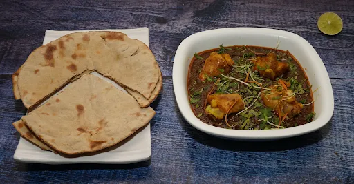 4 Tandoori Roti With Chicken Chettinad