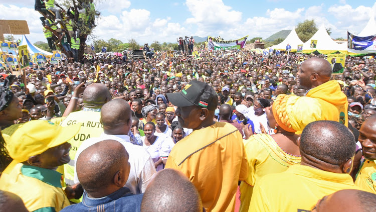 Deputy President William Ruto with his Mt Kenya allies in Tharaka Nithi on Wednesday 17/11/2021