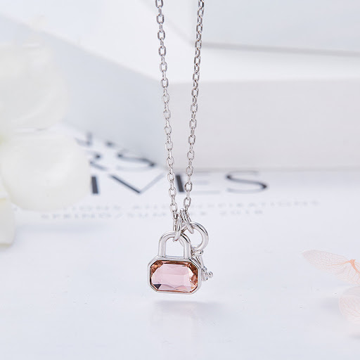 Title 11, Heart lock key pendant clavicle chain