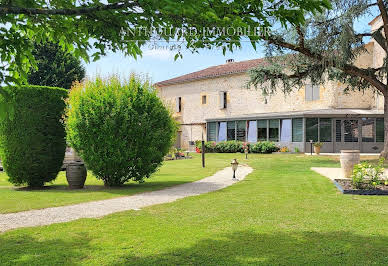 Maison avec piscine et jardin 2