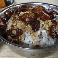 矮仔財滷肉飯