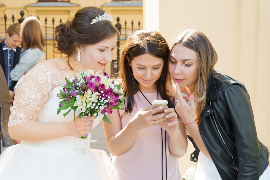 Wedding photographer Aleksandra Krasnozhen (alexkrasnozhen). Photo of 27 July 2017