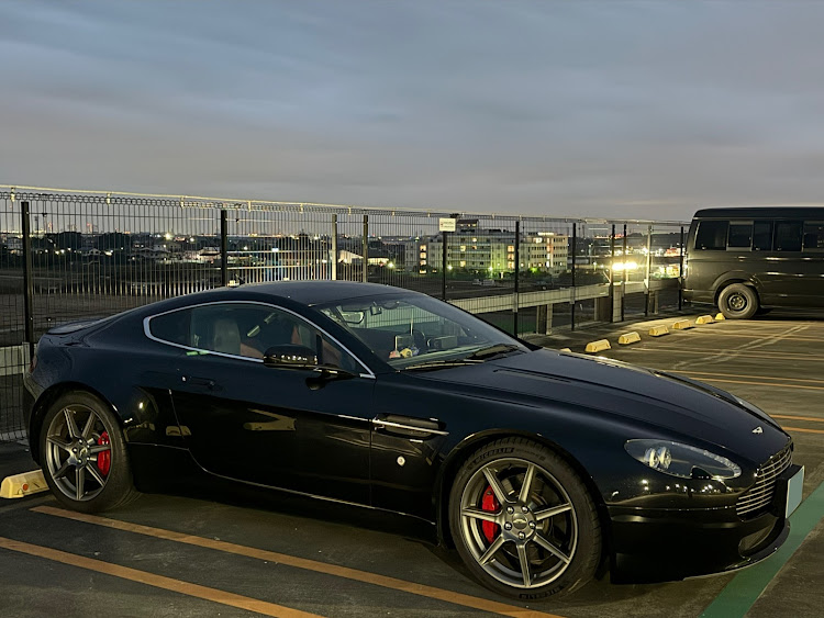 ヴァンテージ クーペのアストンマーチン　V8ヴァンテージ・ららぽーと富士見・寒い冬の始まり・寒いのは大の苦手ですに関するカスタム事例の投稿画像2枚目