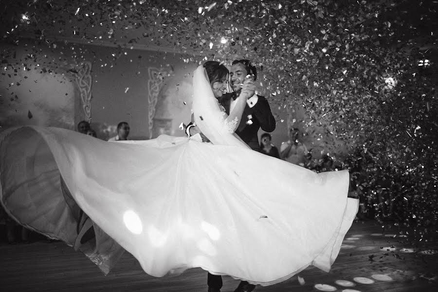 Wedding photographer Nazariy Slyusarchuk (photofanatix). Photo of 29 August 2015