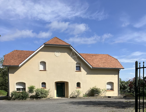 Maison avec piscine et terrasse 1