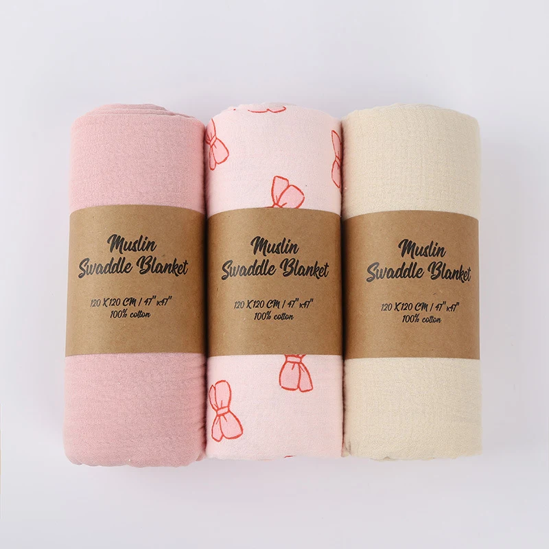 Dubbellaagse babydeken van crêpe gaas, wikkeldoek en handdoek, newborn pakket voor zacht inwikkelen en geborgenheid.