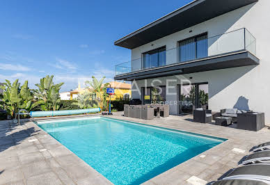 Villa with pool and terrace 2