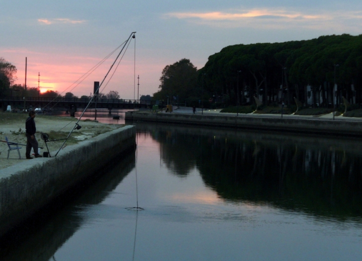 Pesca al tramonto di kala