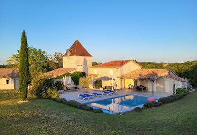 Propriété avec piscine 2