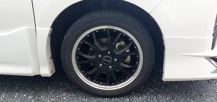 ヴォクシーの愛車の表情・夏タイヤ交換・PIRELLI POWERGYに関するカスタム事例の投稿画像2枚目