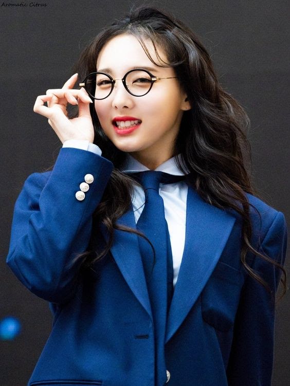 uniforme nayeon 11