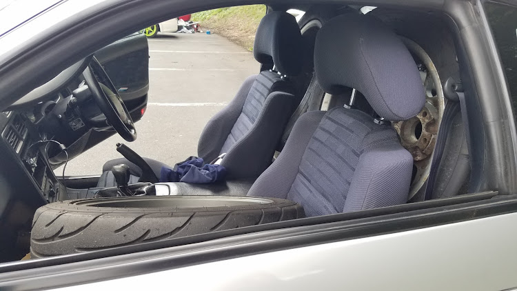 MR2のタイヤ4本積み・富士スピードウェイショートコースに関するカスタム事例の投稿画像2枚目