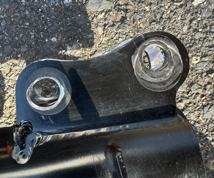 エブリイバンのda17車高調をda64に取り付け・バンパー塗り分け・通勤車両・da64vに関するカスタム事例の投稿画像4枚目