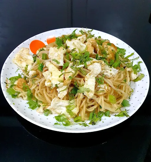 Egg Hakka Noodles