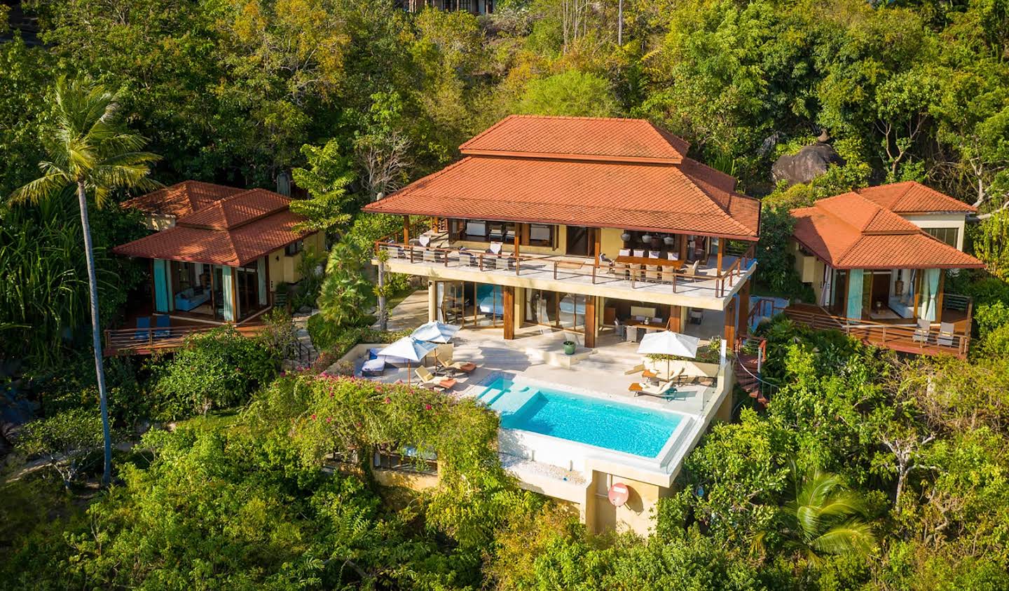 House with pool and garden Surat Thani