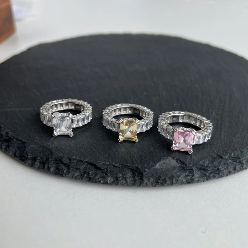 Licht luxe S925 sterling zilveren zirkonia ring voor dames. Schitterend sieraad, perfect voor dagelijks gebruik.
