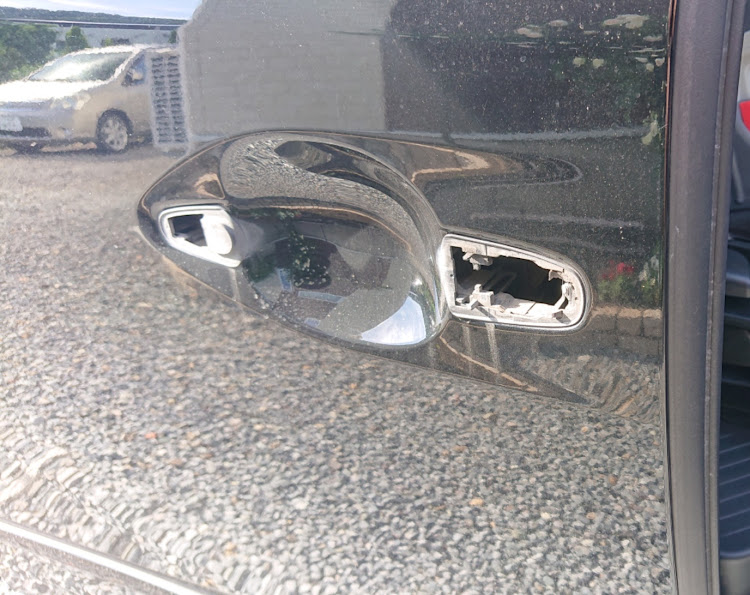 ヴェルファイアのドアノブ塗装・暑い・SUBARUブルー・破竹…・塗装完了に関するカスタム事例の投稿画像5枚目