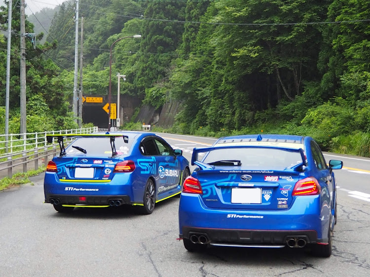 WRX STIの蛍光イエロー・WRX・目指せPickUpCars・2020ベストショット・7月エントリーに関するカスタム事例の投稿画像2枚目