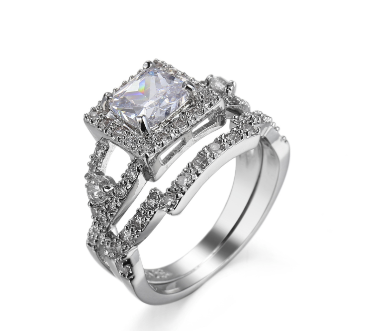Bague femme créative en zircon blanc, accessoires de mode européens et américains. Un bijou élégant et intemporel pour sublimer votre main.