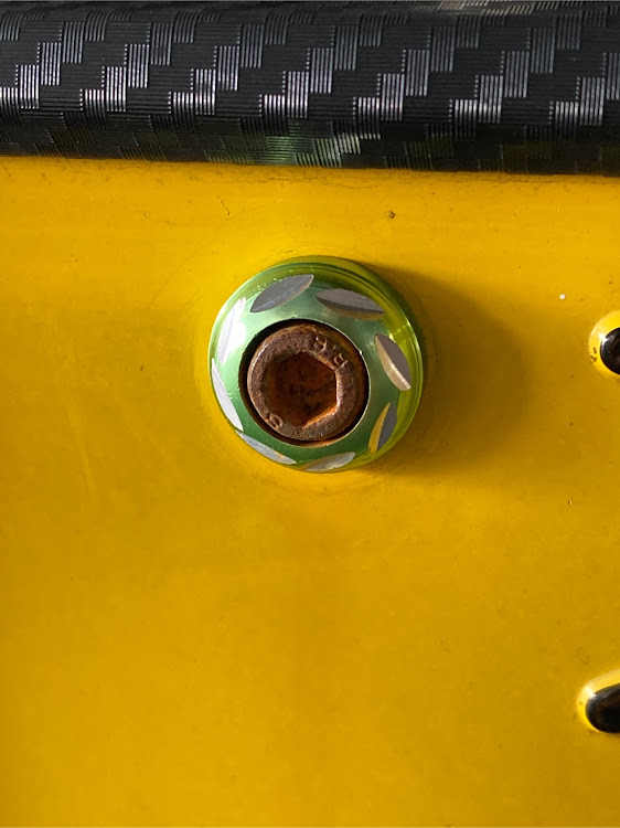 ミライースのミライース・洗車・ナンバーボルト・錆び・汚れが…に関するカスタム事例の投稿画像2枚目