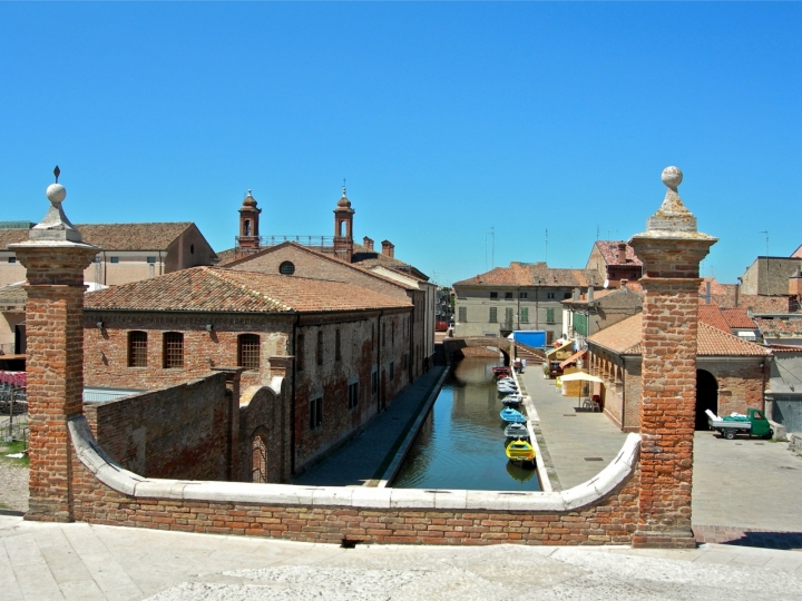 Coppie di torri e colonne di caba2011