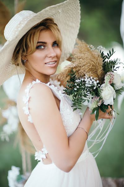 Wedding photographer Vladimir Lesnikov (lesnikov). Photo of 9 June 2019