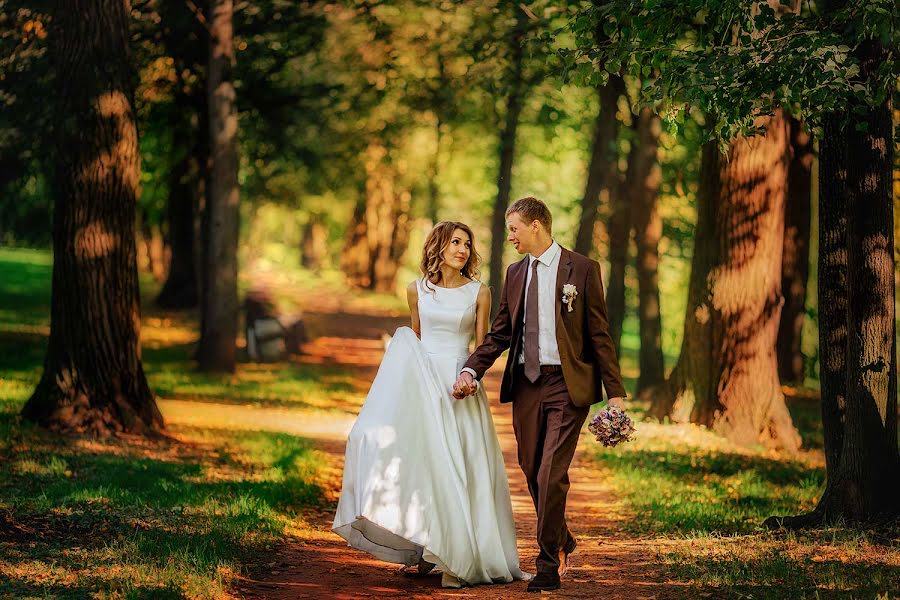 Fotógrafo de casamento Aleksandra Tikhova (aleksti). Foto de 7 de janeiro 2018