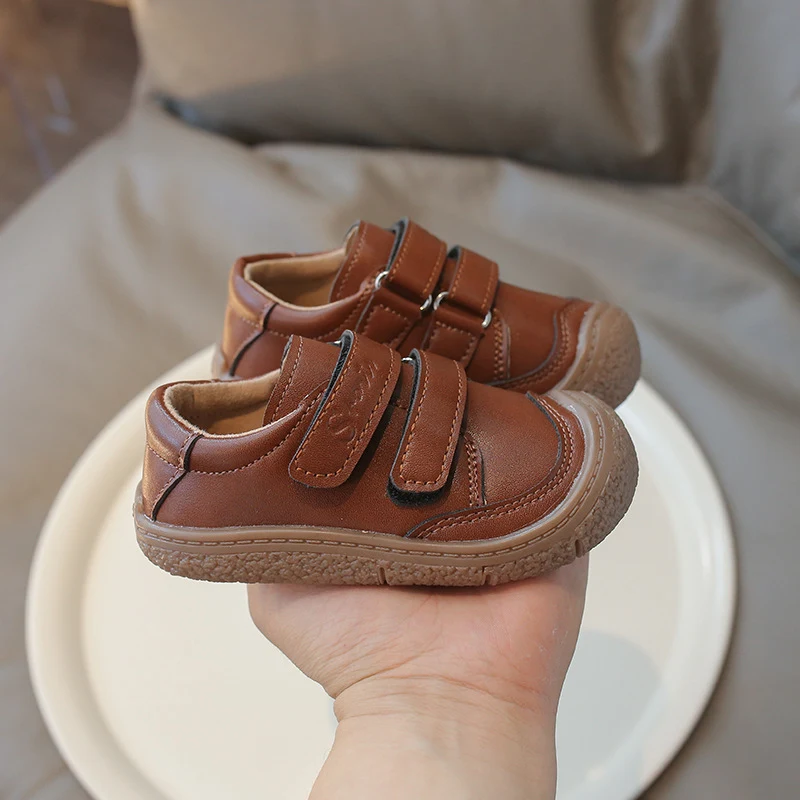 Kindergeschlossene Zehenschuhe für Kleinkinder Frühling und Herbst Neu Bequeme und sichere Schuhe Atmungsaktiv und ideal für die ersten Schritte